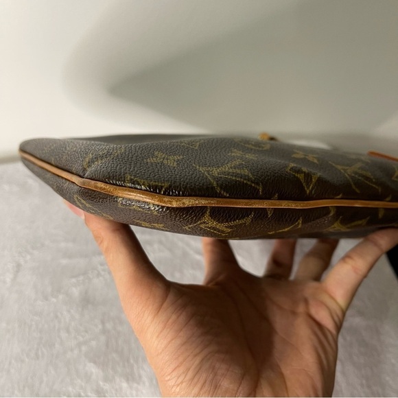 Authentic Louis Vuitton Pochette Bosphore - Picture 7 of 9